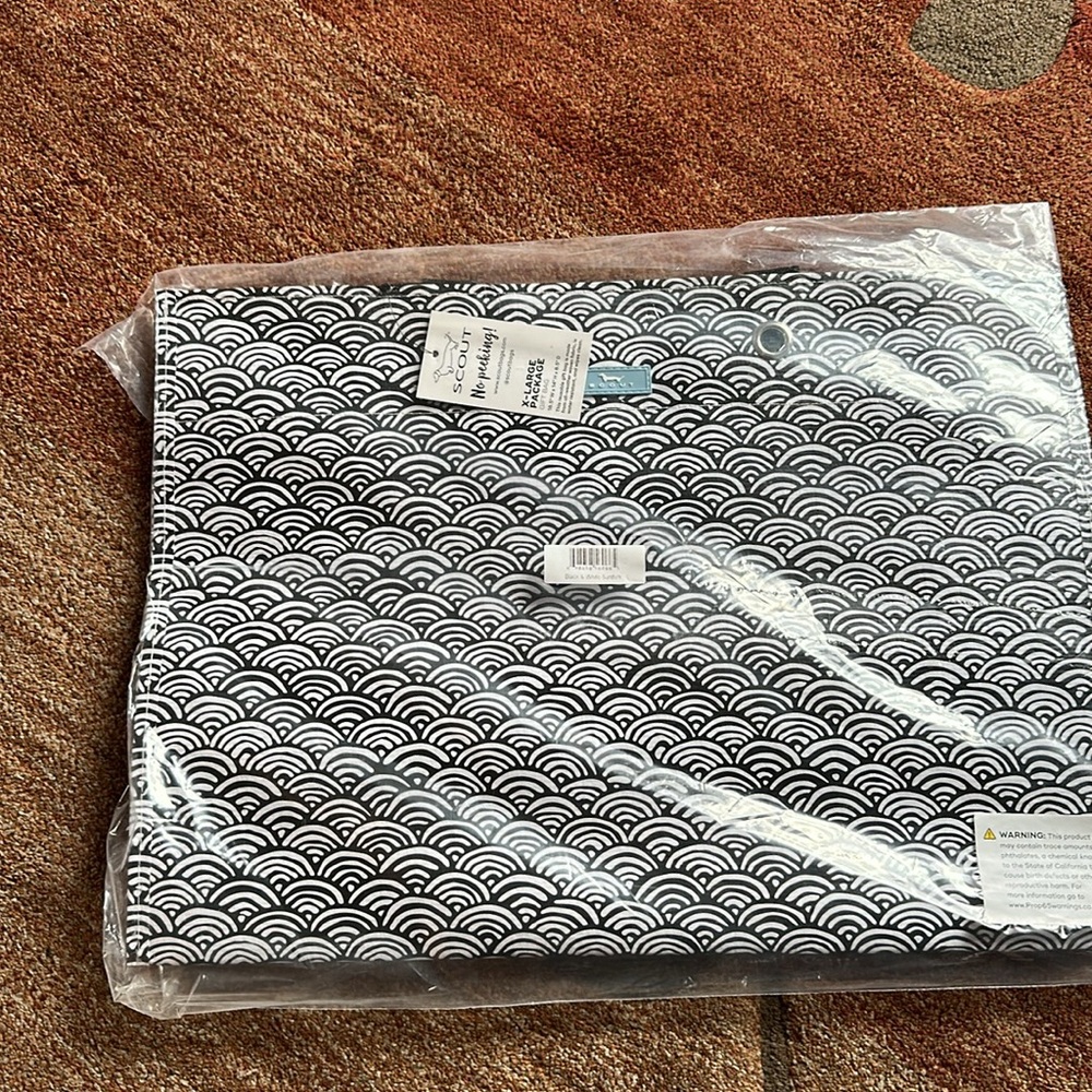 SCOUT Black and White Gift Bag NWT - Picture 4 of 6